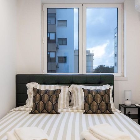 Stylish Apartment W/ River View By Lovelystay أويراس المظهر الخارجي الصورة