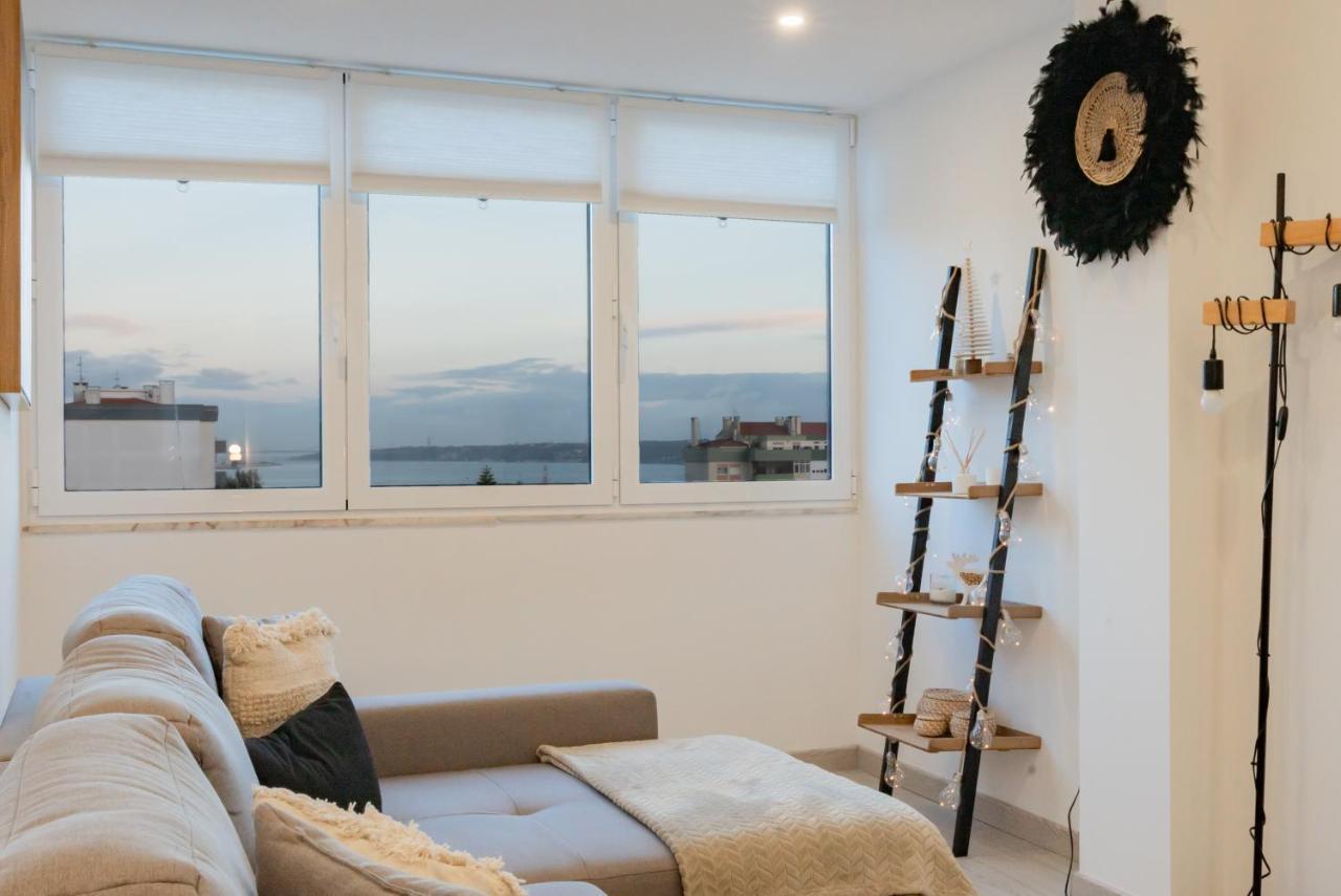 Stylish Apartment W/ River View By Lovelystay أويراس المظهر الخارجي الصورة