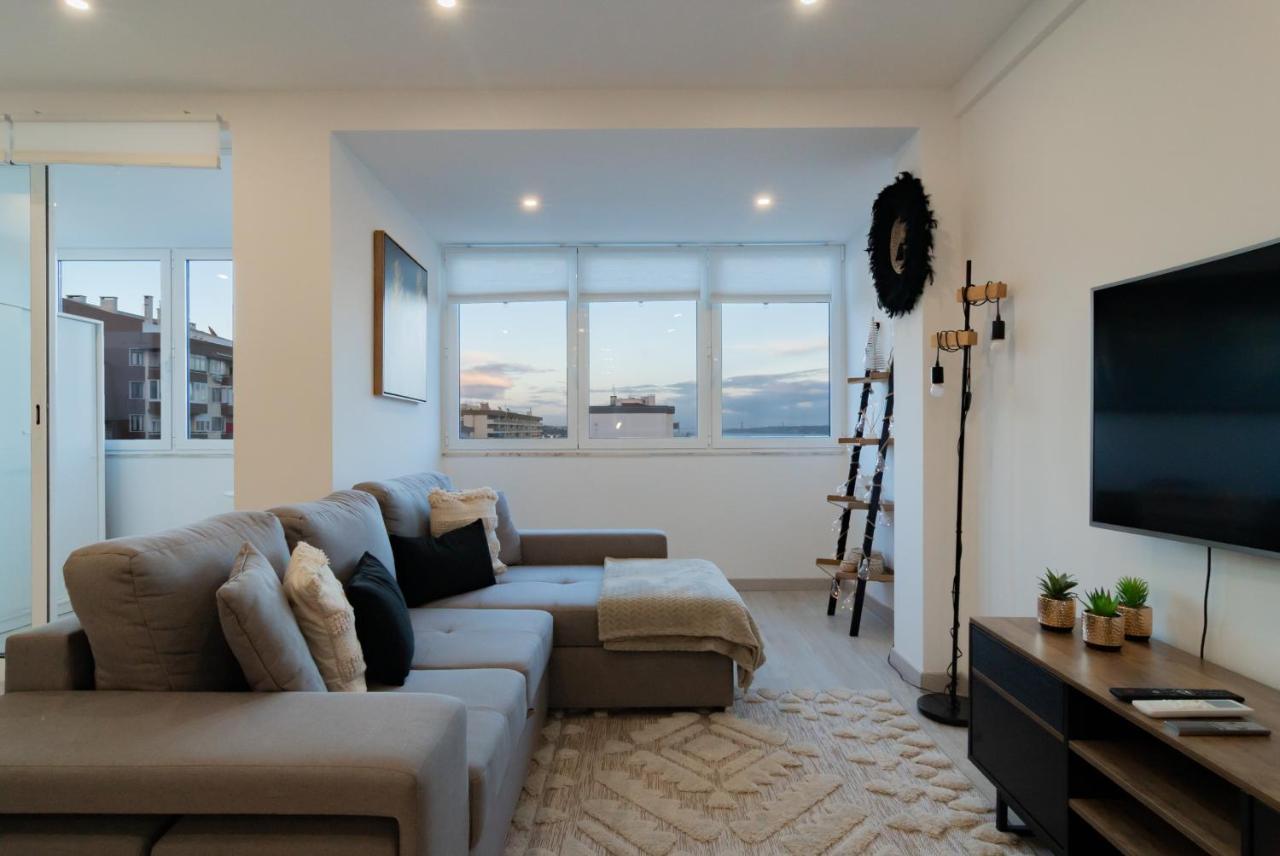 Stylish Apartment W/ River View By Lovelystay أويراس المظهر الخارجي الصورة