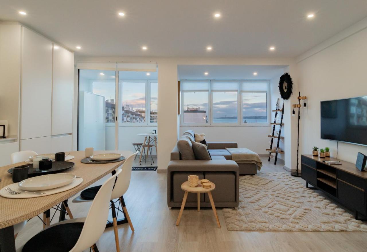 Stylish Apartment W/ River View By Lovelystay أويراس المظهر الخارجي الصورة